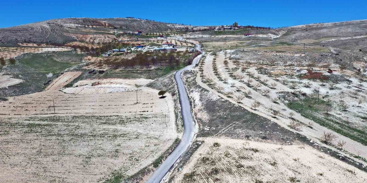 Ayvalı Mahallesi’nde 36 Yıllık Yol Sorunu Çözüldü