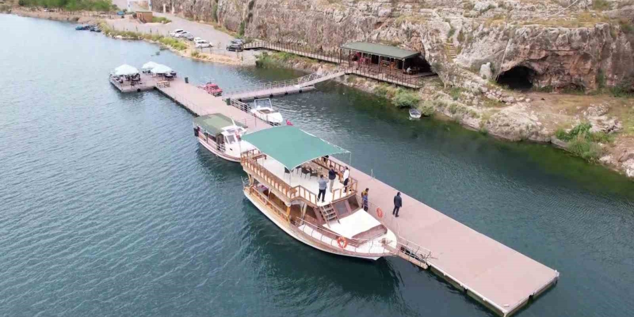Doğal Mağarada Sırtlan Müzesi Ve Restoran Yapılıyor