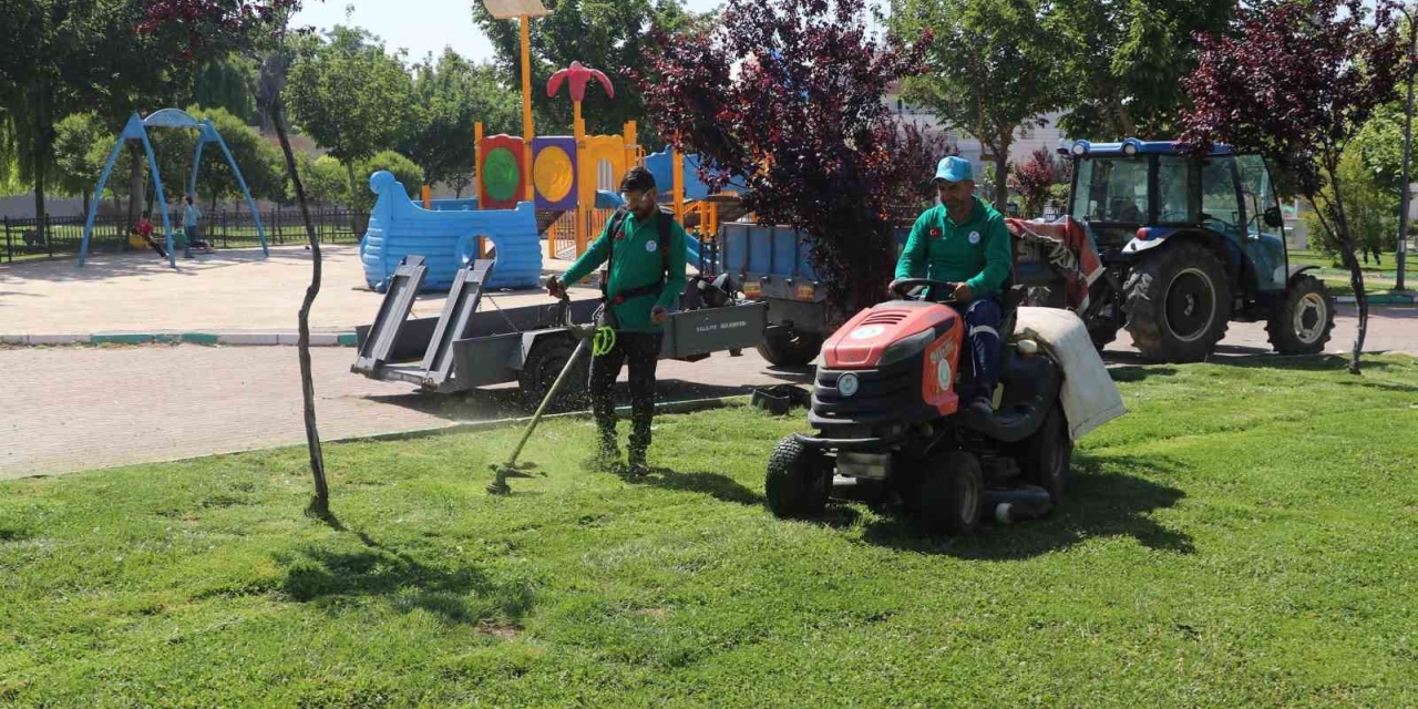 Parklar Yaz Mevsimine Hazırlanıyor