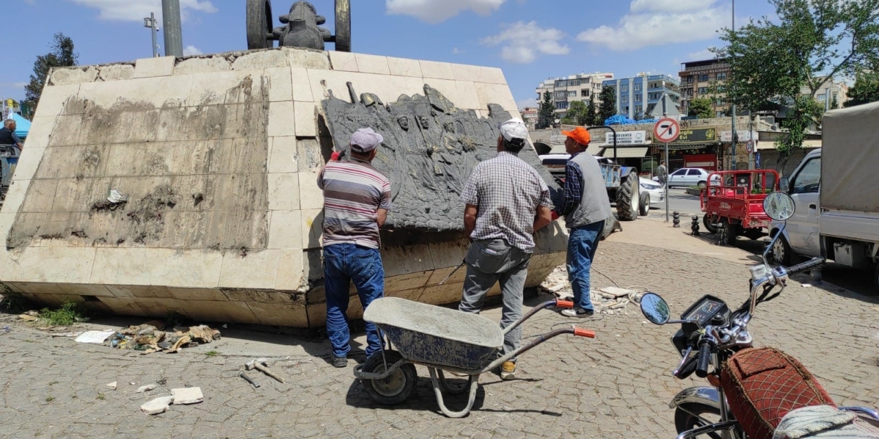 Topçu Meydanı’nın Simgesi 12’ler Anıtı Yenileniyor