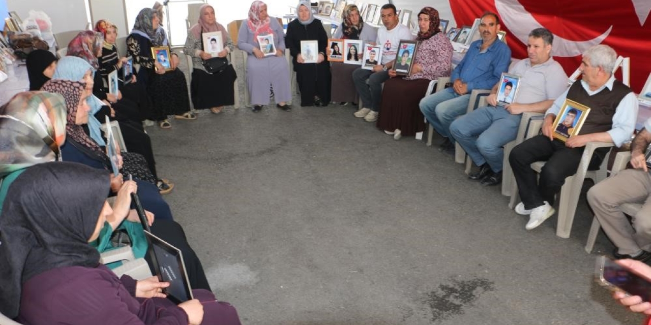 Evlat Nöbetindeki Anne: "barışı Duyduğumuzdan Beri Ayaklarımız Yerden Kesilmiş. Gece Uyuyamıyoruz"