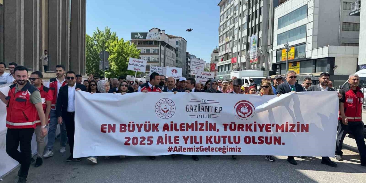 Gaziantep’te ’aile Yılı’ Kapsamında Kortej Yürüyüşü Düzenlendi