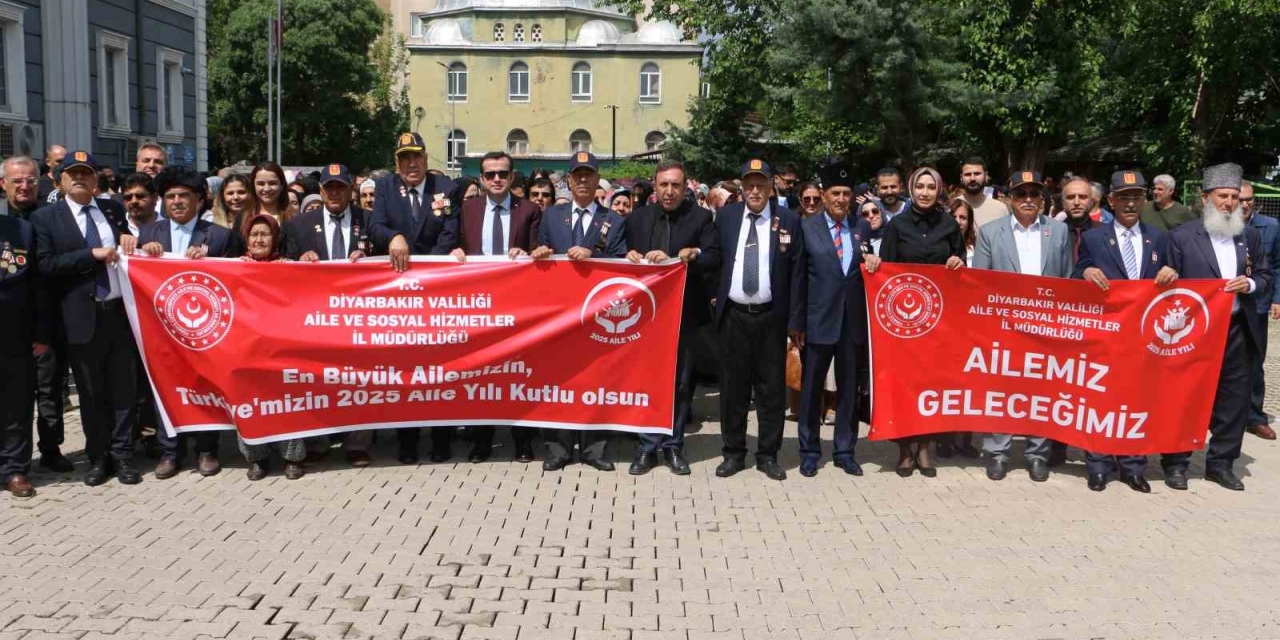 Diyarbakır’da ’uluslararası Aile Günü’nde Kortej Yürüyüşü Gerçekleştirildi