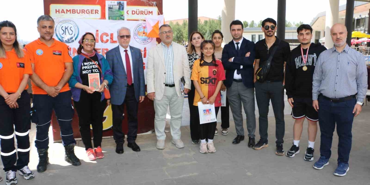 Oryantiring Yarışmasına Katılanlara Tatlı İkram Edildi