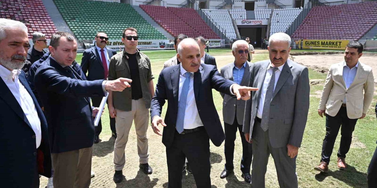 Vali Zorluoğlu, Diyarbakır Atatürk Stadyumundaki Çalışmaları Yerinde İnceledi