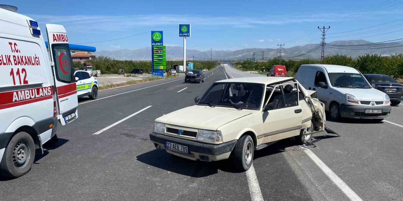 Malatya’da İki Otomobil Çarpıştı: 4 Yaralı