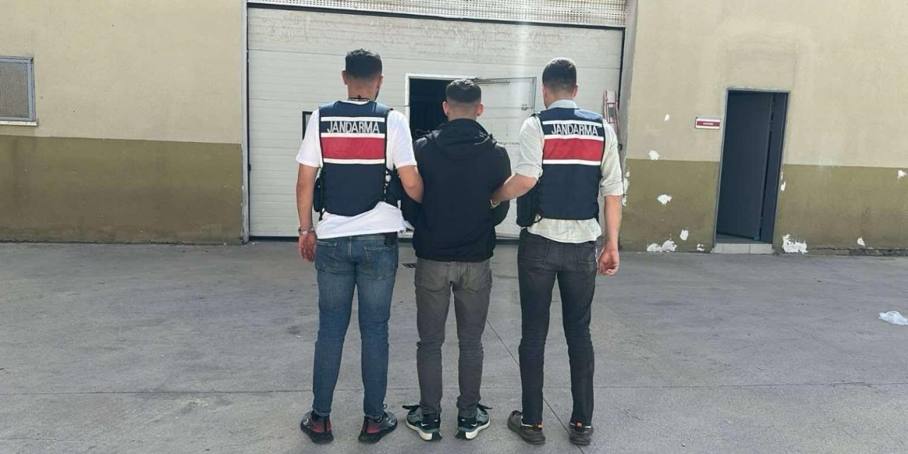 Hırsızlık Ve Yaralama Suçundan Aranan Hükümlüyü Jandarma Yakaladı