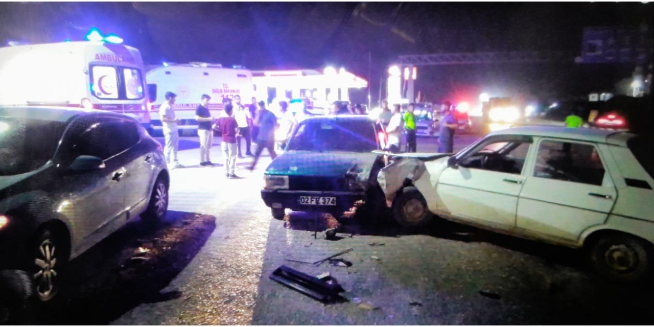 Adıyaman’da, İki Otomobil Çarpıştı: 5 Yaralı