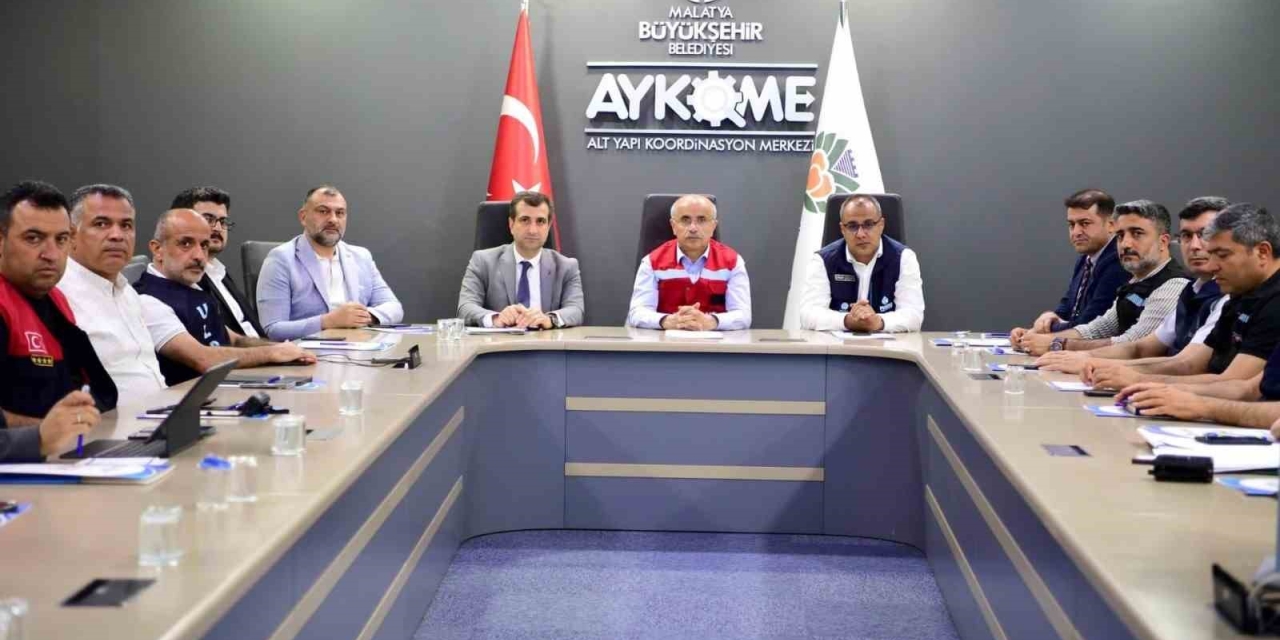 Başkan Er: "büyükşehir Belediyesi Olarak Yağmurun İlk Anından İtibaren Tüm Ekiplerimizle Sahadaydık"
