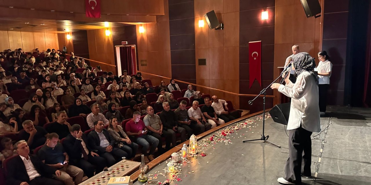 Kahta Fen Lisesi Öğrencileri, Şiir Ve Müzikseverlere Unutulmaz Bir Gün Yaşattı