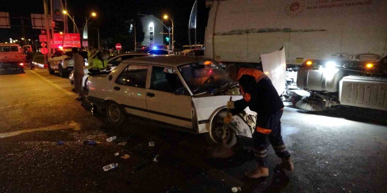 Malatya’da İki Aracın Karıştığı Kazada Ortalık Savaş Alanına Döndü: 4 Yaralı