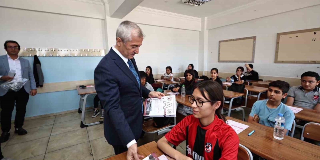 Şahinbey Belediyesi’nden Öğrencilere Deneme Seti Desteği
