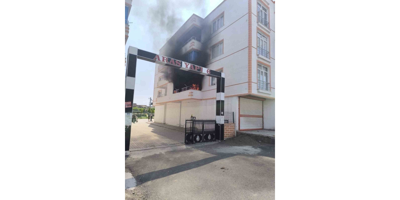 Diyarbakır’da Bir Evin Balkonunda Çıkan Yangın Söndürüldü