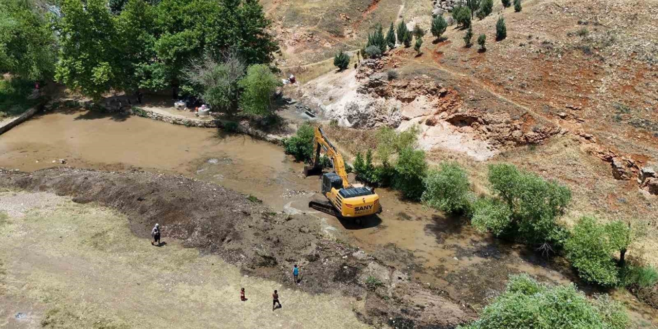 Araban Sıtma Pınar Çayı’nda Temizlik Çalışması Yapıldı
