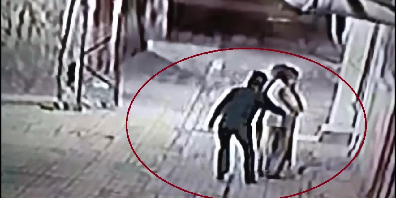 Güvenlik Kameralarından Tespit Edilen Hırsızlar, Pazarcı Ve Simitçi Kılığına Giren Polisler Tarafından Yakalandı