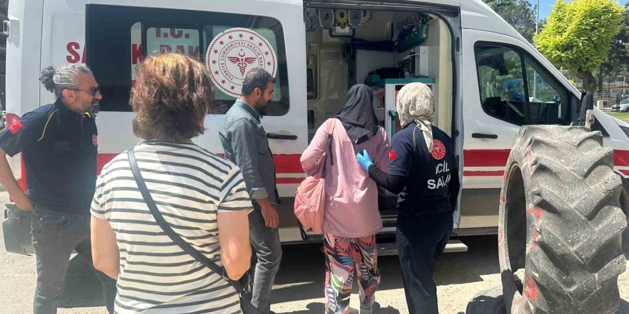 Genç Kıza Otomobil Çarptı