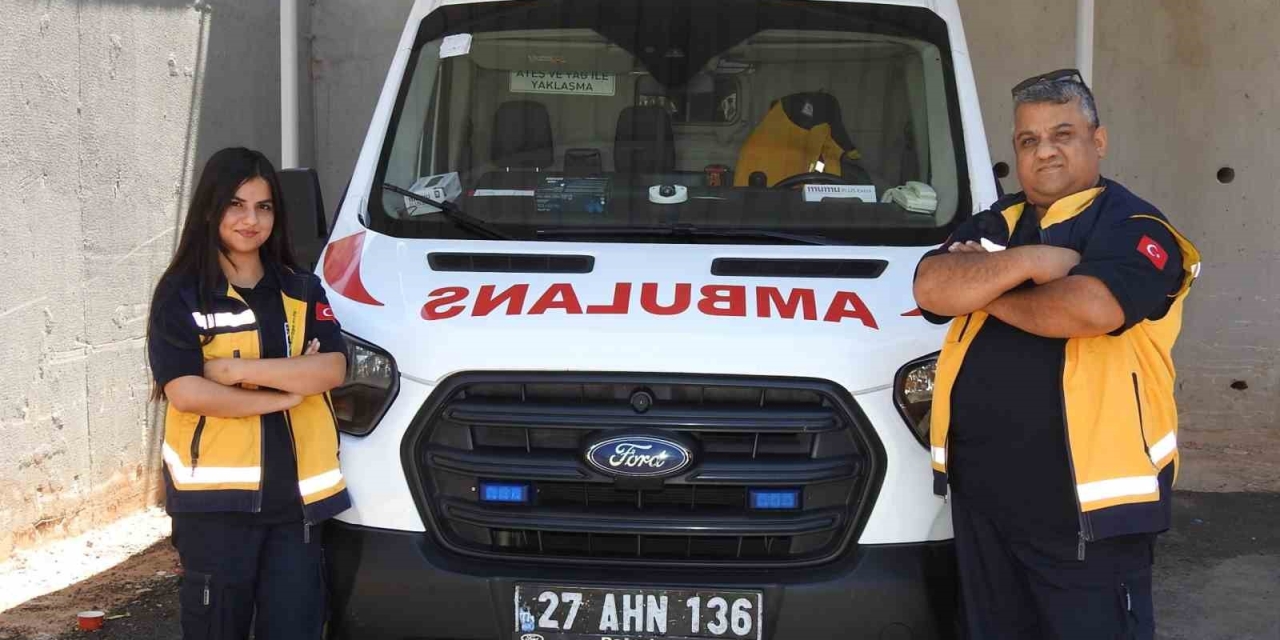 Sağlık Çalışanı Baba Ve Kızı Birlikte Hayat Kurtarıyor