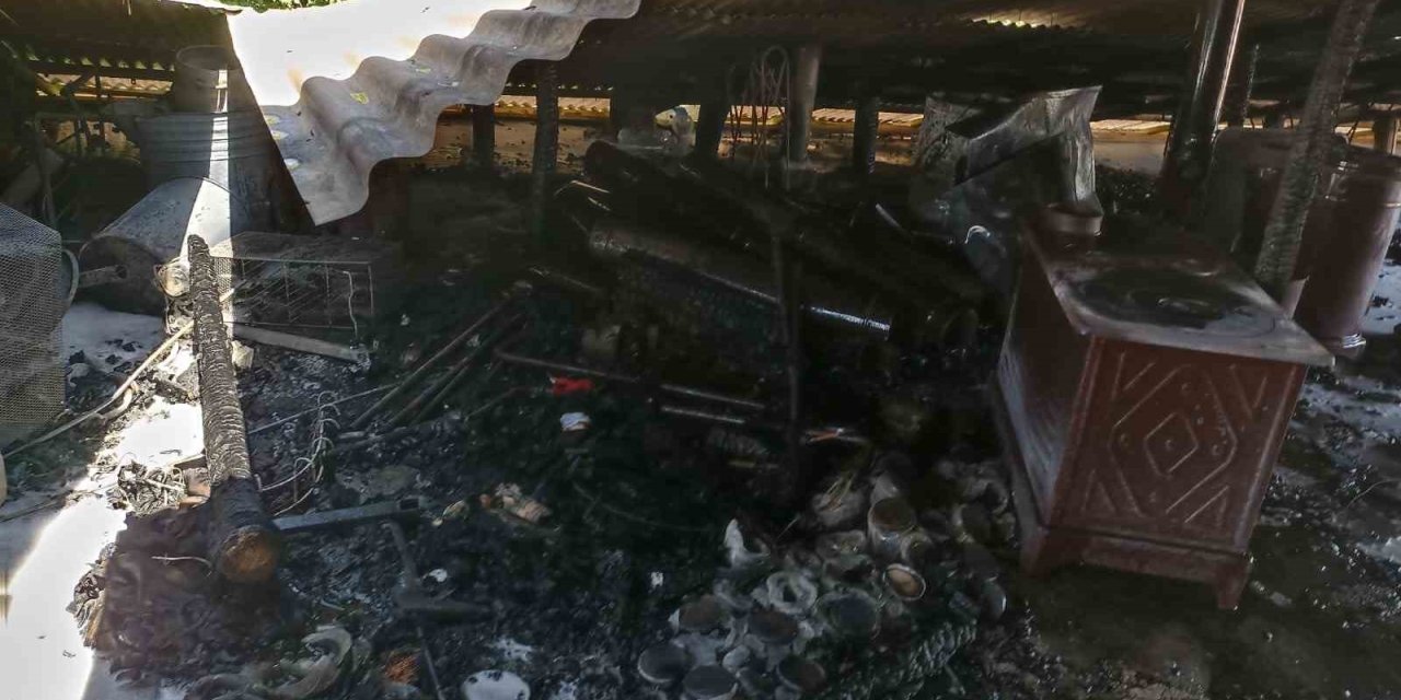 Darende’de Çatı Yangını Korkuttu