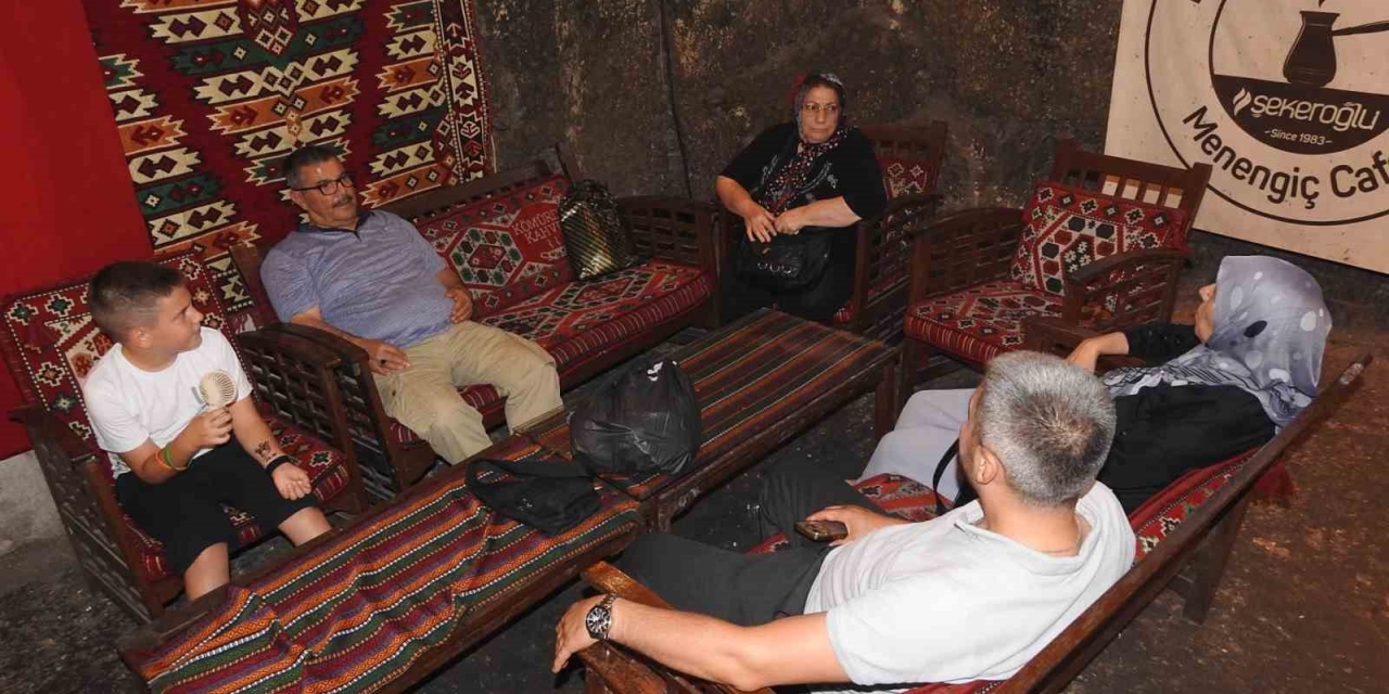 Sıcaktan Bunalanlar Soluğu Kaleoğlu Mağarasında Alıyor
