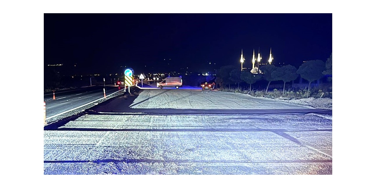 Otomobil Yol Çalışması Alanına Düştü, 1 Yaralı