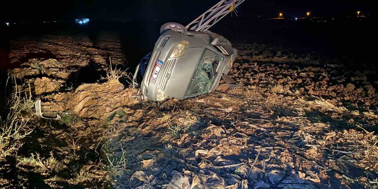 Otomobil Tarlaya Yuvarlandı