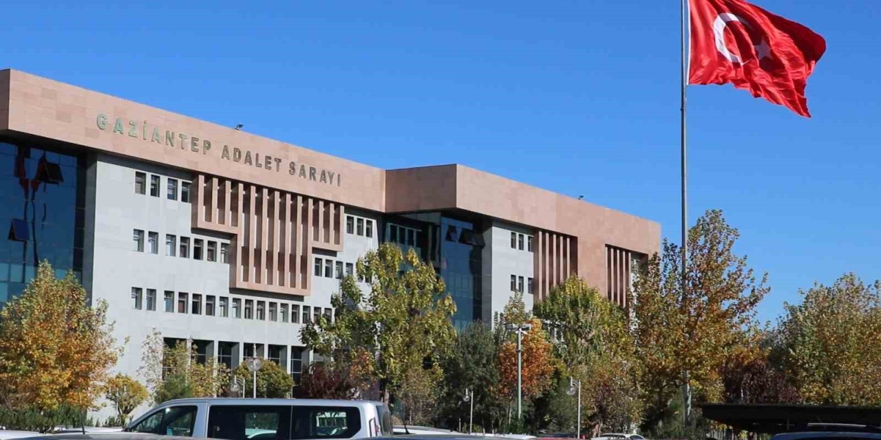 "yoksa Sana Da Sıkarım" Tehdidiyle Cinayete Ortaklık İddiası