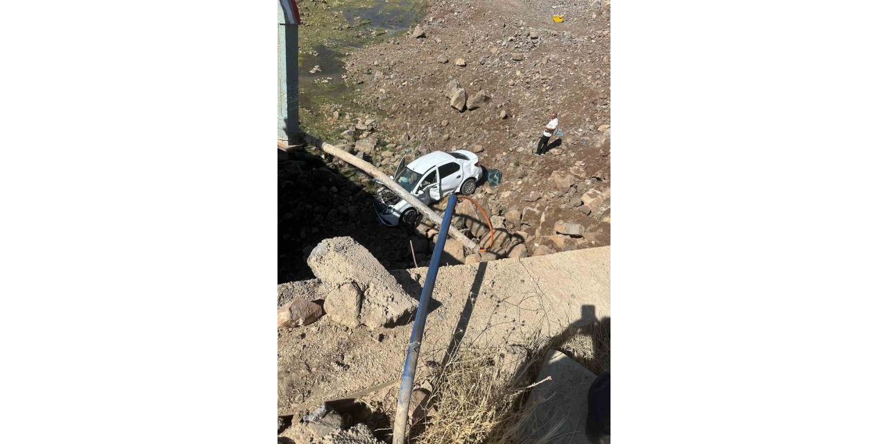 Diyarbakır’da Otomobil Köprüden Düştü: 1 Yaralı
