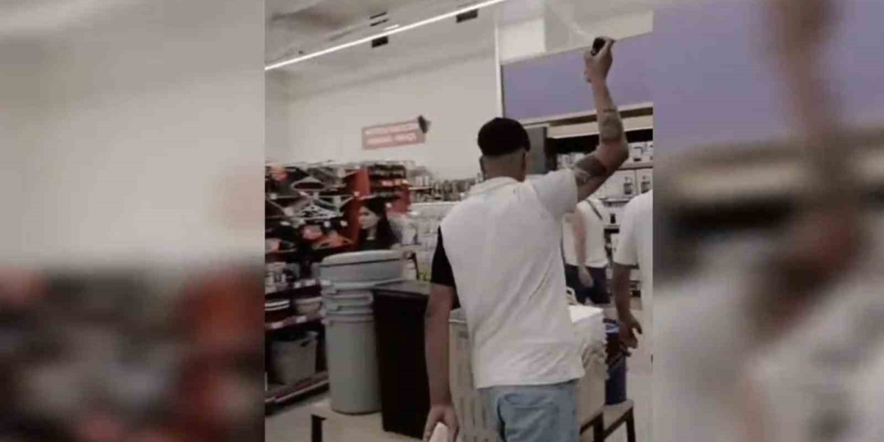 Şanlıurfa’da Markette Etrafa Deodorant Sıkan Şahıs Gözaltına Alındı