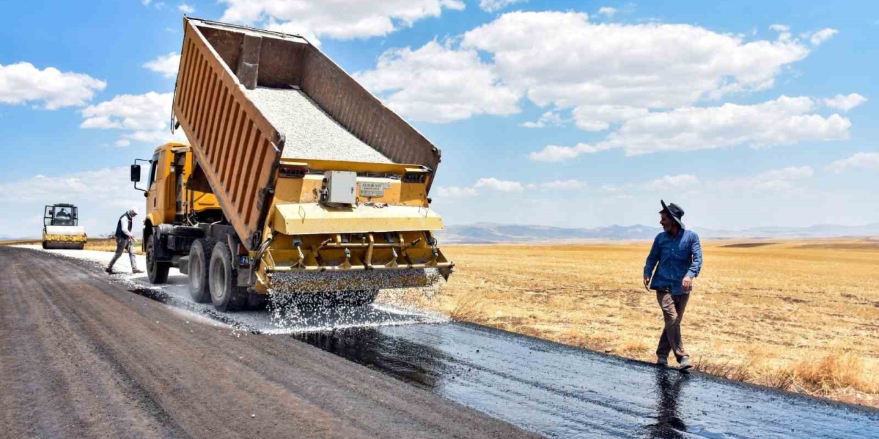 İki İlçeye Bağlı 8 Mahalle Ve 11 Mezra Yolu Asfaltlandı