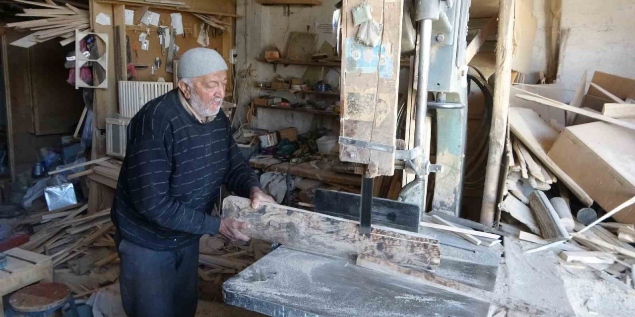 Malatyalı Usta 73 Yıldır Ağaçlara Şekil Veriyor