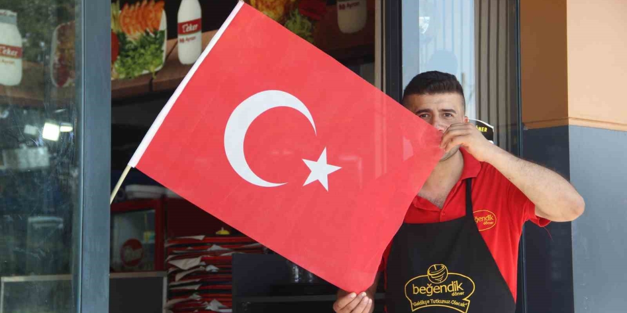 Şanlıurfa Al Bayraklarla Donatıldı