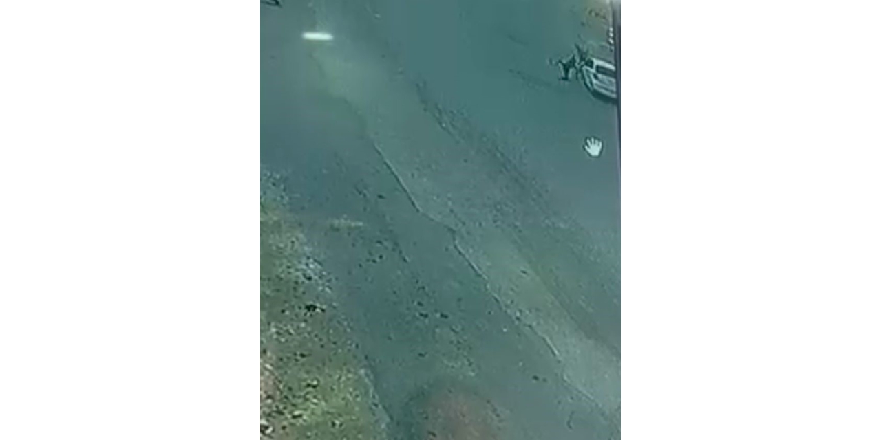 Siverek’te Otomobilin Yayalara Çarptığı An Güvenlik Kamerasında