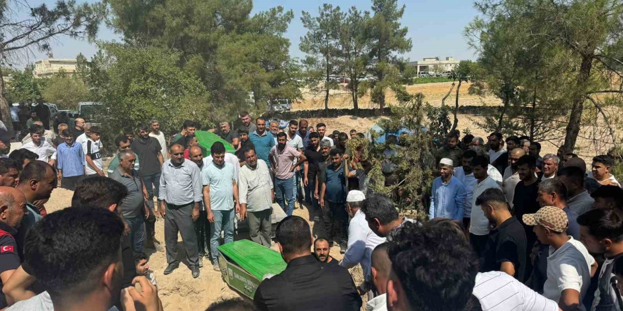 Fırat Nehri’nde Boğulan İki Kız Kardeş Yan Yana Defnedildi