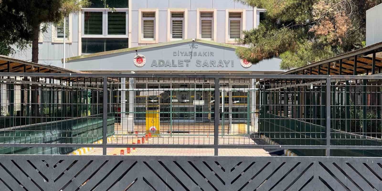 Kardeşlerine ’hayvan Dışkısı Yedirdiği İddiasıyla’ Gözaltına Alınan Ağabeye Adli Kontrol Kararı