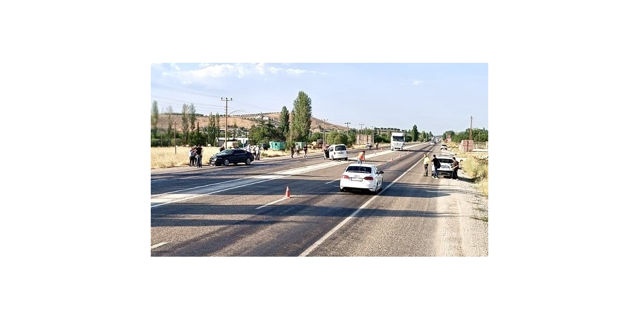 Doğanşehir’de İki Araç Çarpıştı: 2 Yaralı