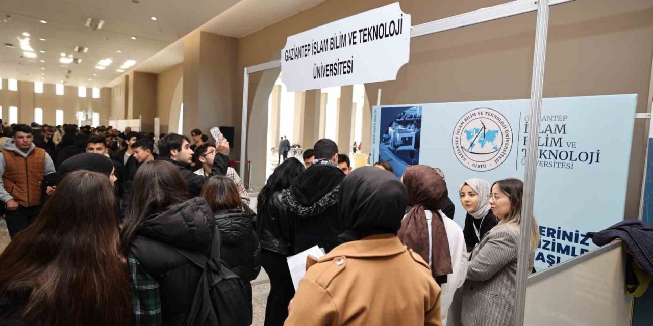 Gibtü Üniversite Tercih Günleri’nde Adaylarla Buluşuyor