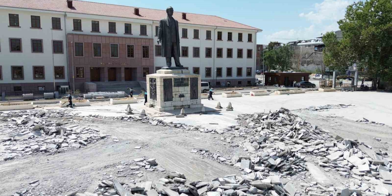 Bakan Talimat Verdi, Kapalı Çarşı İçin İyileştirme Süreci Başladı