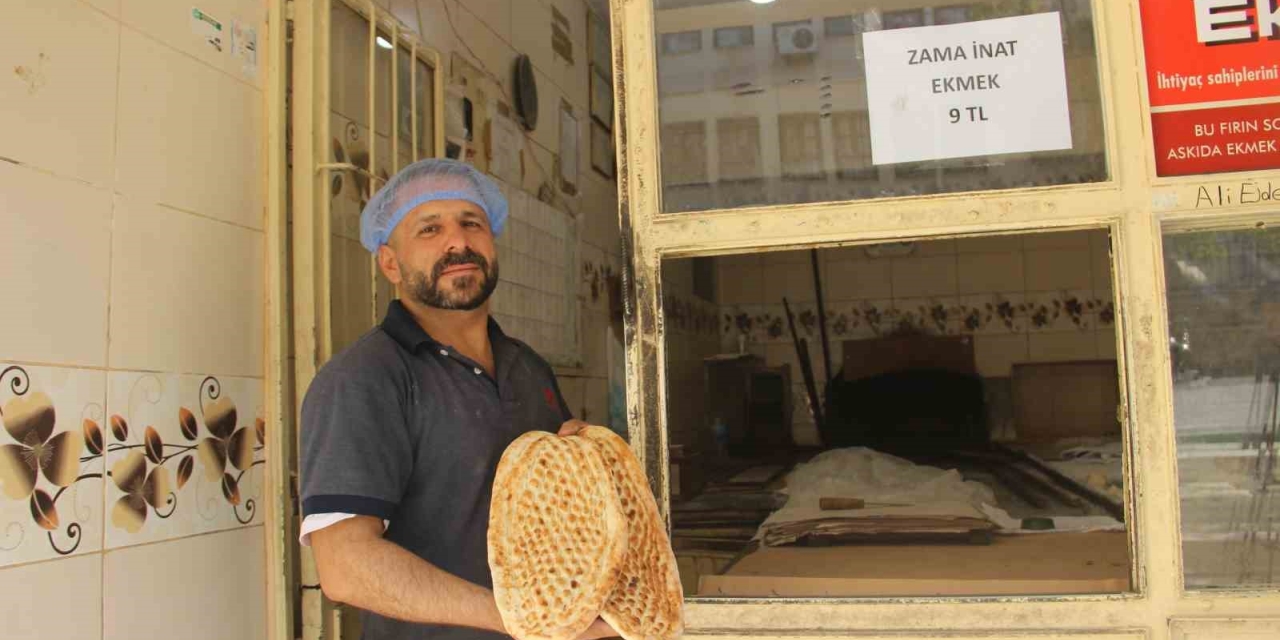 Komşu Fırıncılara Kızdı, Ekmekte 3 Lira İndirim Yaptı