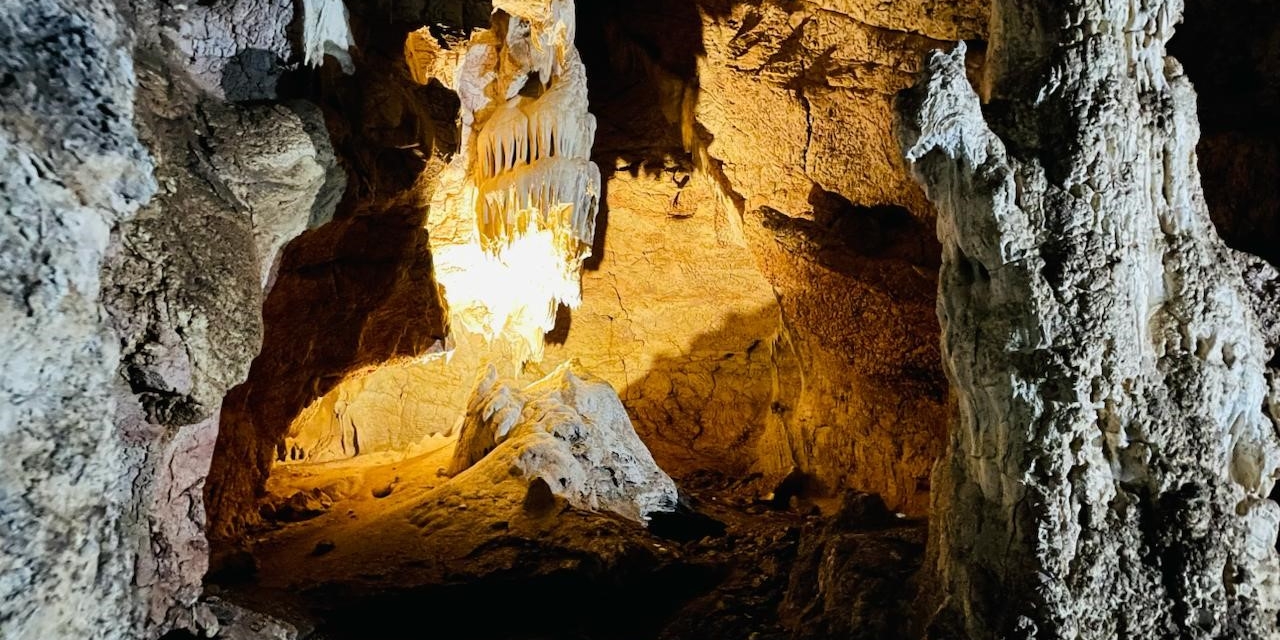 Keşiş Mağarası Yerli Turistlerin İlgi Odağı Oldu