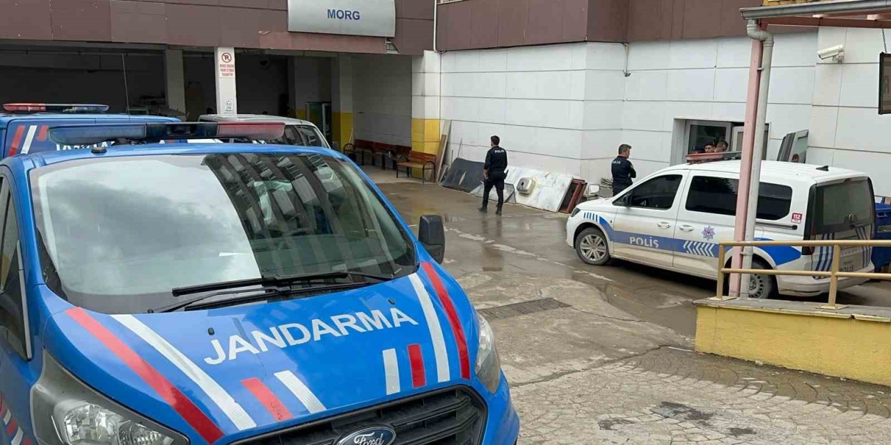 Konteynerde Hareketsiz Bulunan Genç Hayatını Kaybetti