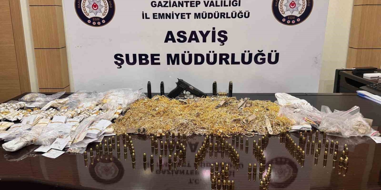 Gaziantep’te Film Gibi Olay: 18 Kilo Altını Gasp Edip Polise Ateşle Karşılık Veren Şahıslar Kıskıvrak Yakalandı