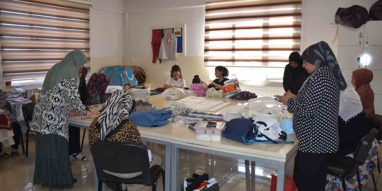 Şahinbey’de Kadınlar Hem Üretiyor Hem Kazanıyor