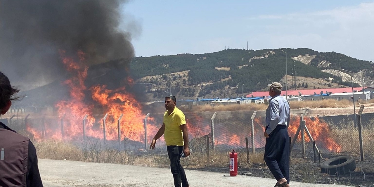 Vatandaşların Erken Müdahalesi Konteyner Kenti Yanmaktan Kurtardı