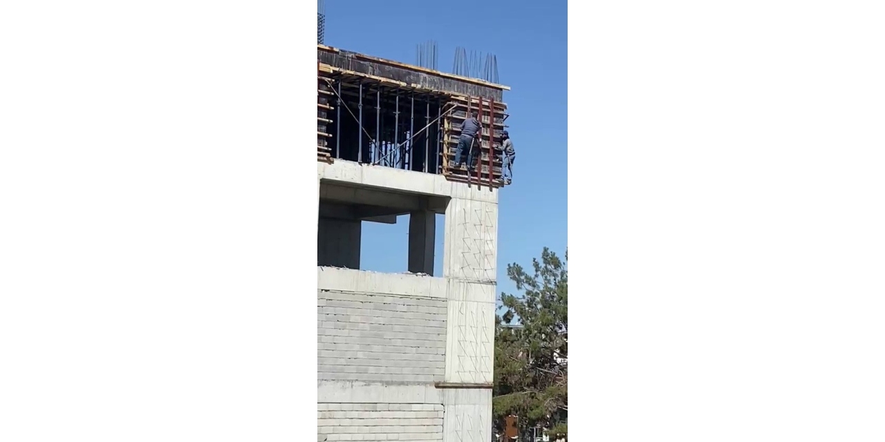 İnşaat İşçileri Canlarını Tehlikeye Atıyor