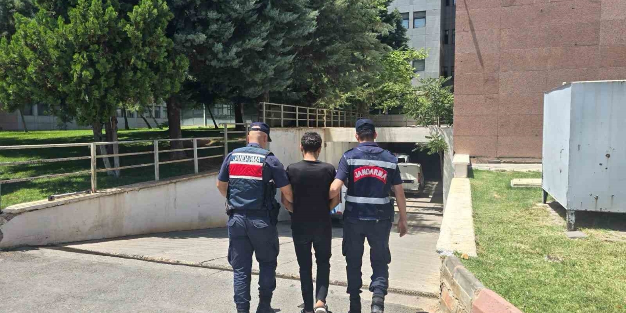 Gaziantep’te 7 Ayrı Suç Kaydı Bulunan Şahsı Jandarma Yakaladı