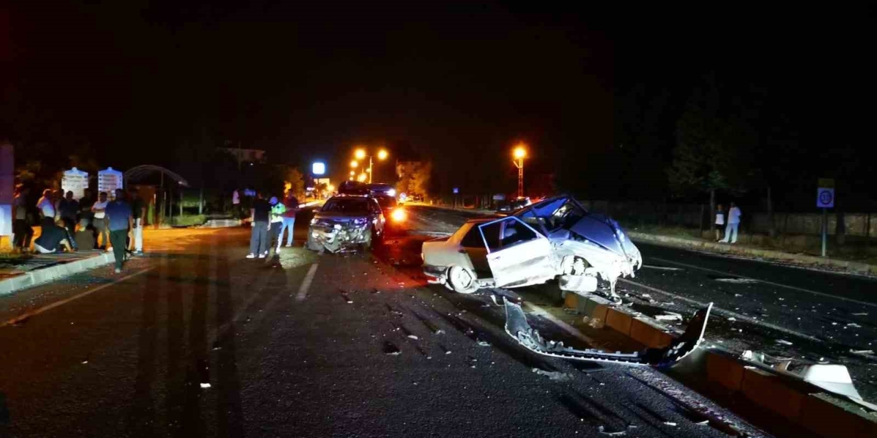 Malatya’da İki Araç Çarpıştı: 3 Yaralı