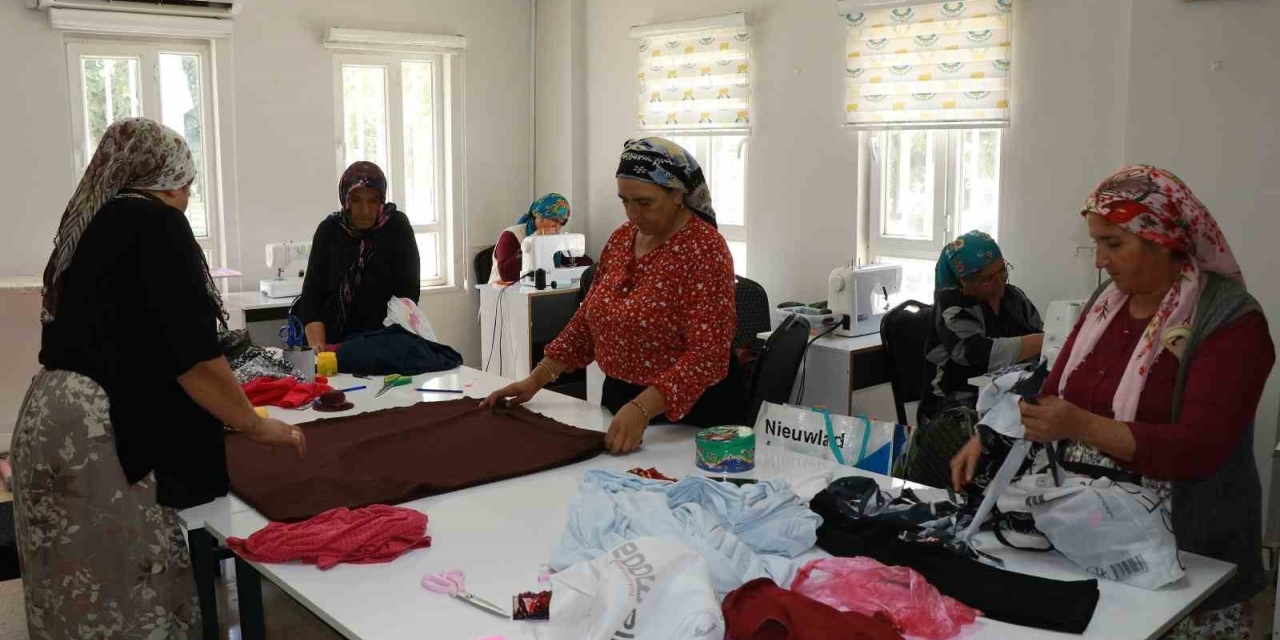 Haliliye’de Kadınlar Hem Hobi Ediniyor Hem Ekonomiye Katkı Sağlıyor