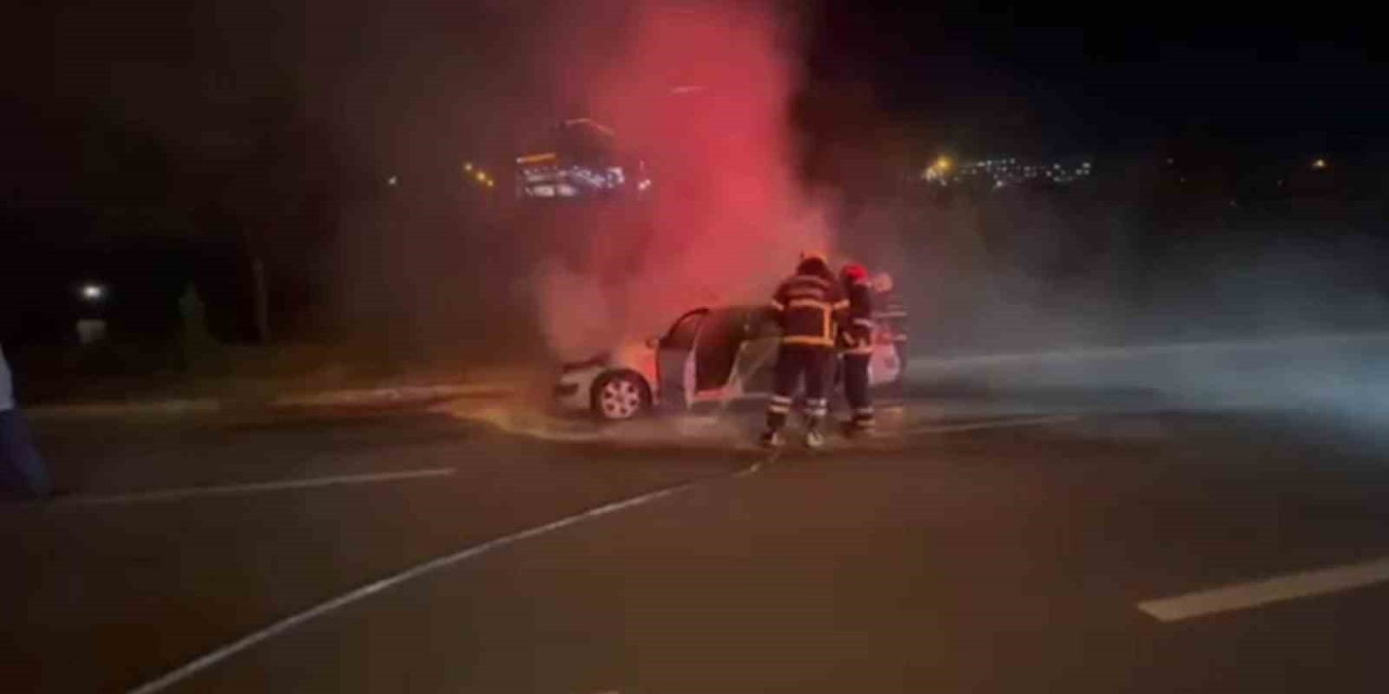 Şanlıurfa’da Otomobil Yanarak Kullanılamaz Hale Geldi