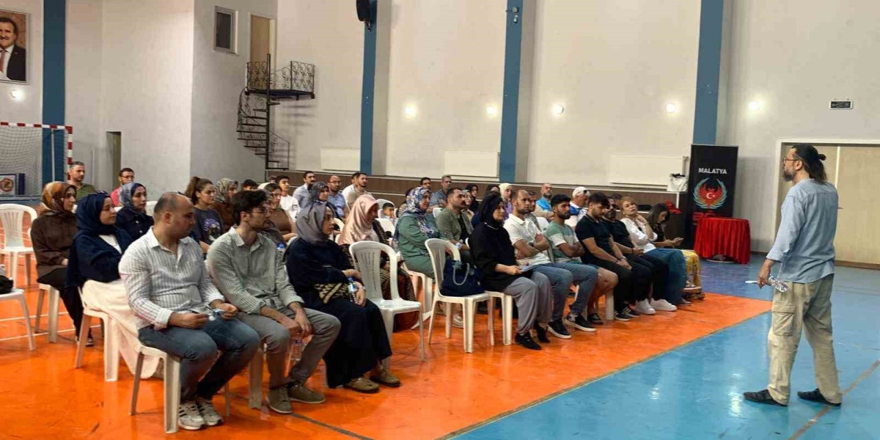 Malatya’da Gençlik Liderlerine Yönelik "sahne Sizin" Eğitimi