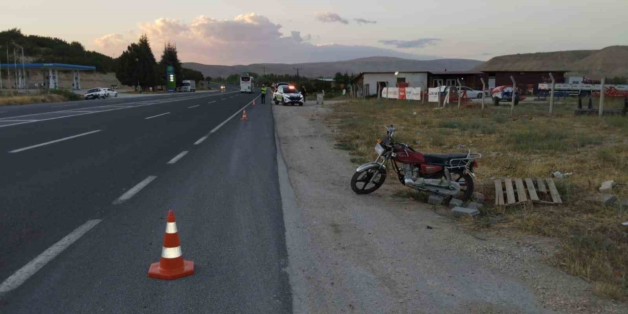 Darende’de Otomobil Motosiklete Çarptı: 1 Yaralı
